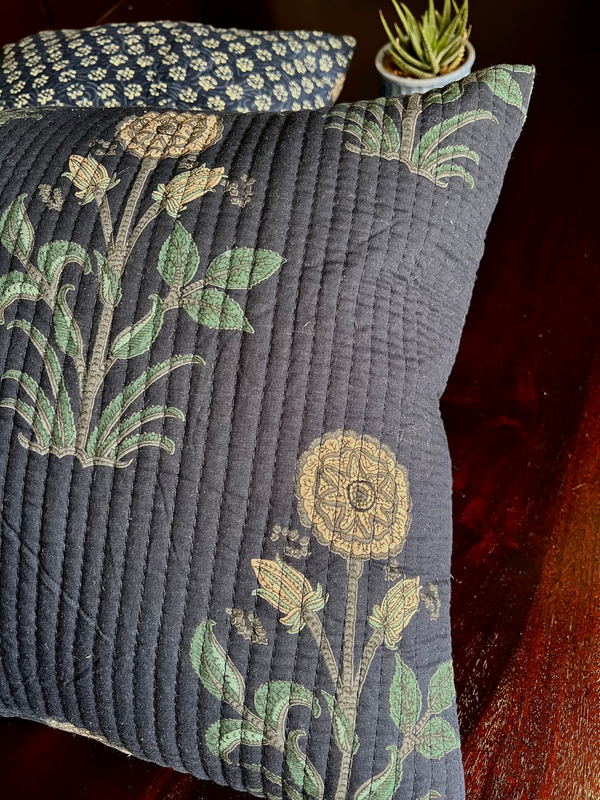 KANAK - SINGLE PIECE QUILTED 16 BY 16 INCHES CUSHION