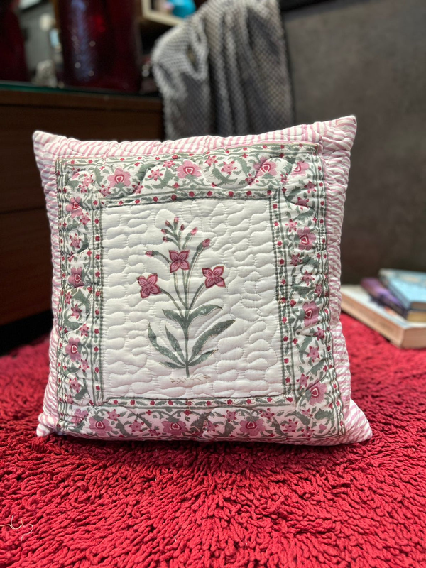 A PAIR OF QUILTED HANDBLOCK PRINTED 16*16 INCHES CUSHION